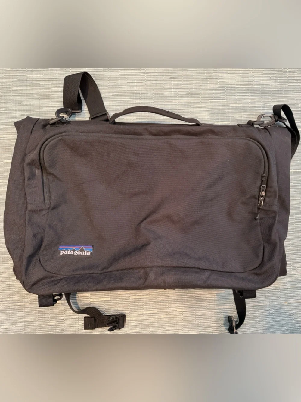 Patagonia Black Burrito Garment Bag with Padded Shoulder Strap